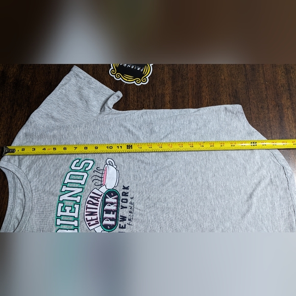 NWT FRIENDS The Television Series Women's Short Sleeve Graphic T-Shirt, Size XXL - Picture 6 of 6